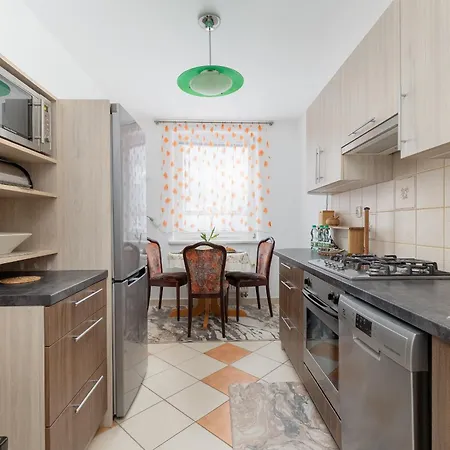 Apartman Parkside By Bookinghost