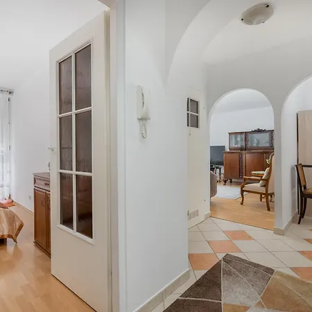 Parkside By Bookinghost *