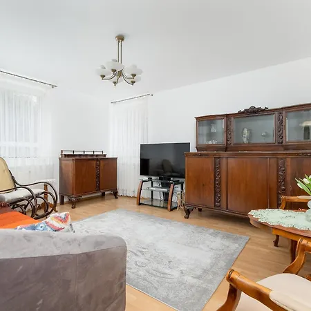 Apartman Parkside By Bookinghost