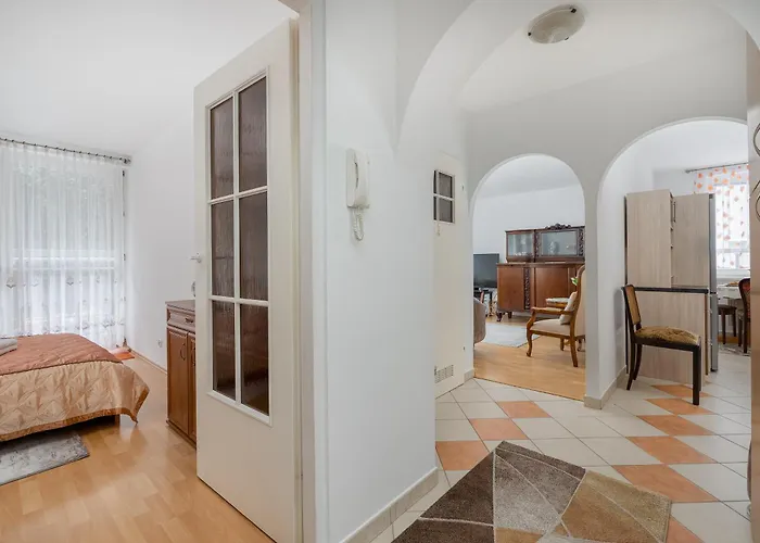 Parkside By Bookinghost *